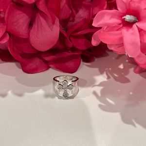 Size 4 Cross Ring